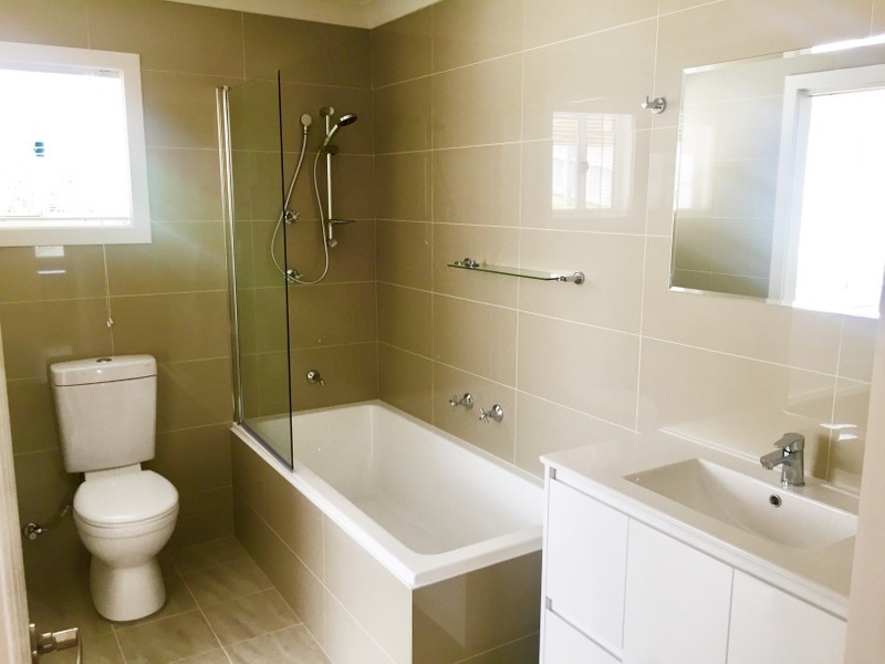 17 Nioka Avenue, Point Clare NSW 2250