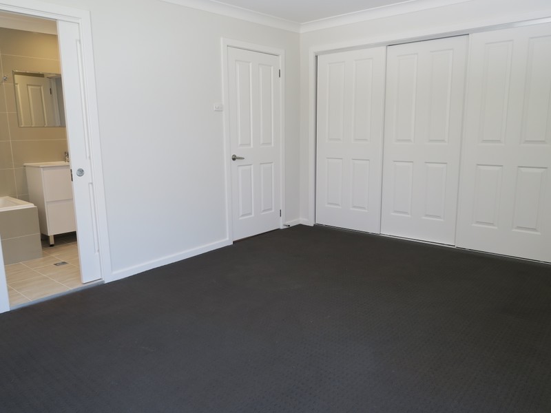 17 Nioka Avenue, Point Clare NSW 2250