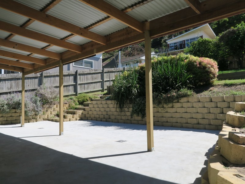 17 Nioka Avenue, Point Clare NSW 2250