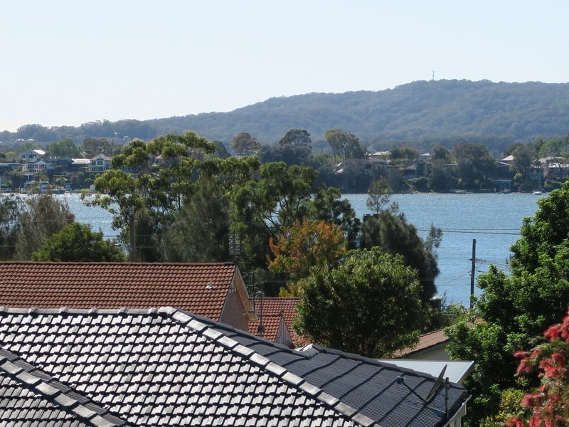 17 Nioka Avenue, Point Clare NSW 2250