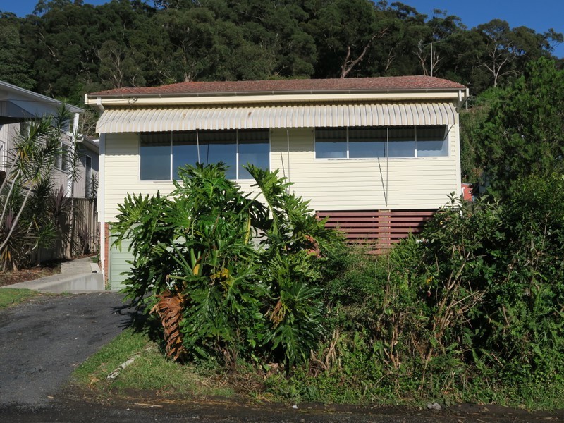 17 Nioka Avenue, Point Clare NSW 2250