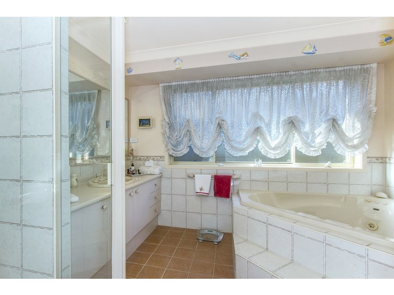 4 Sunny Waters Road, Kincumber NSW 2251