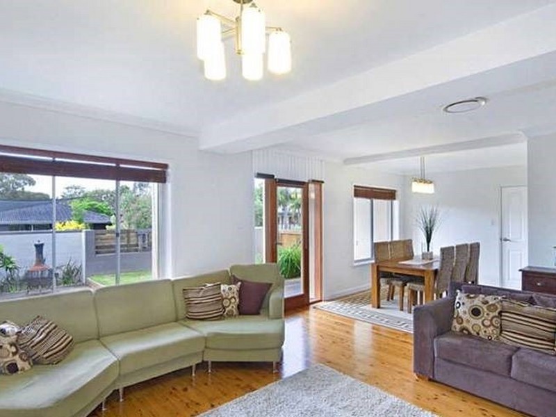 1/2 Brentwood Avenue, Point Clare NSW 2250