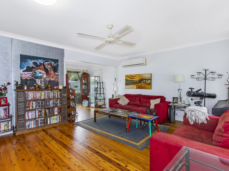 2 Sunshine Drive, Point Clare NSW 2250
