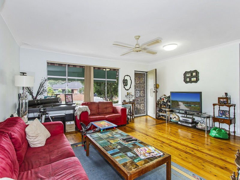 2 Sunshine Drive, Point Clare NSW 2250