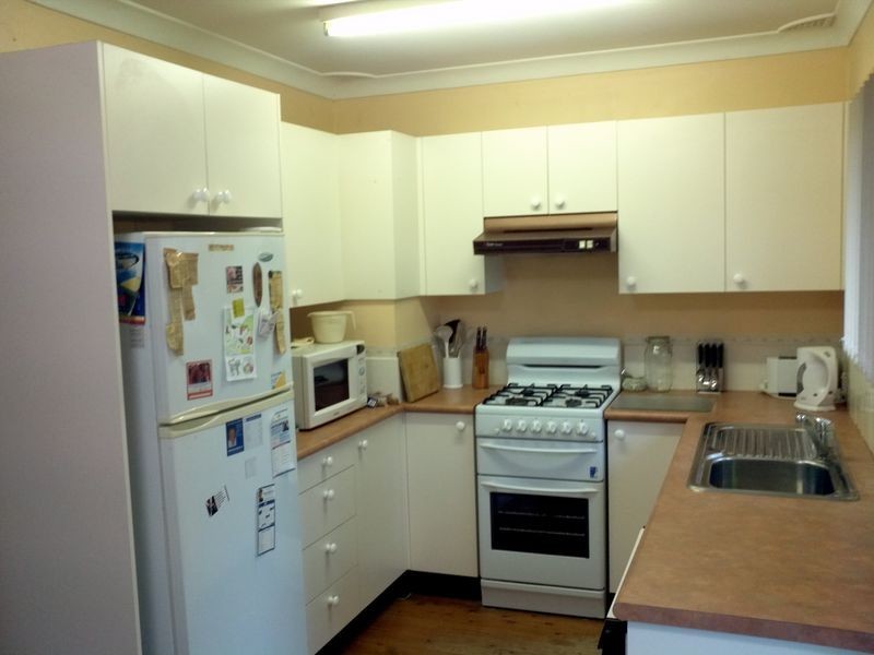 2 Sunshine Drive, Point Clare NSW 2250