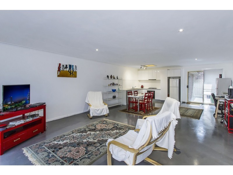 2/69a Brisbane Water Drive, Point Clare NSW 2250