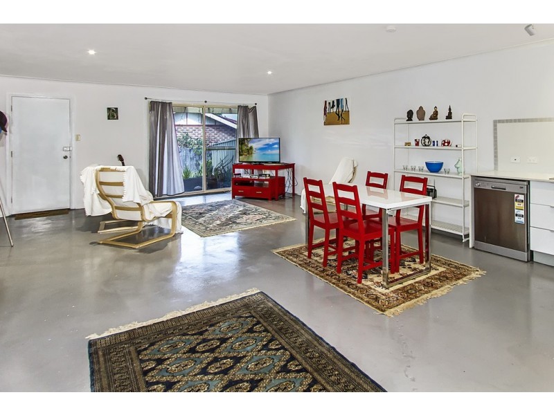 2/69a Brisbane Water Drive, Point Clare NSW 2250