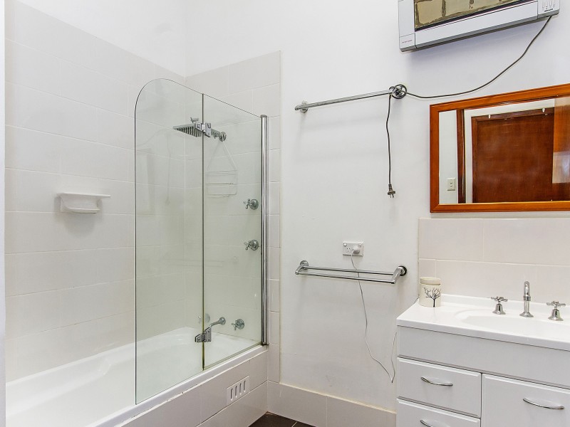 13 Bel Hilton Parade, West Gosford NSW 2250