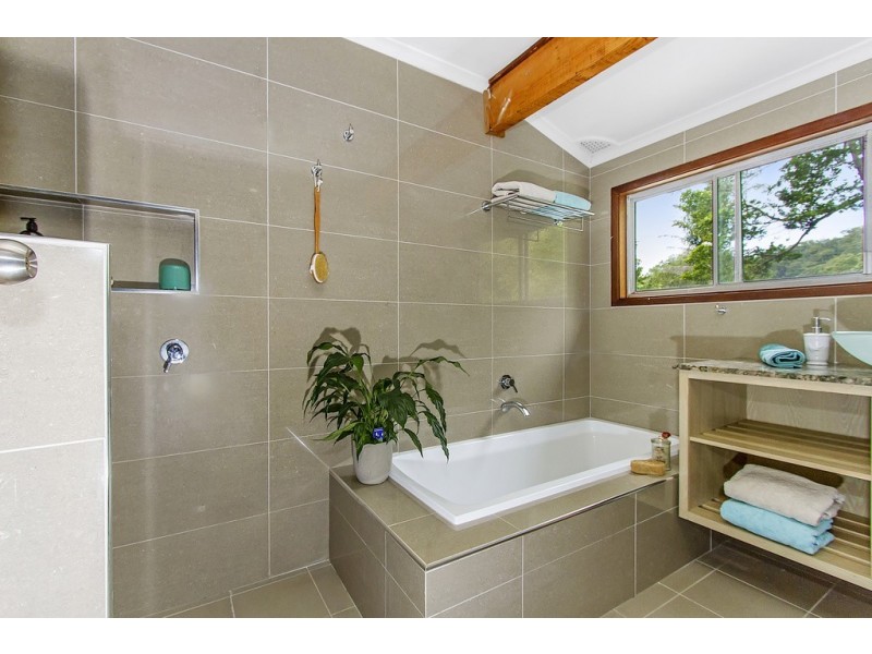 9 Shoreview Close, Point Clare NSW 2250