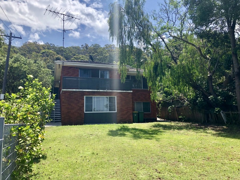 33a Nioka Avenue, Point Clare NSW 2250