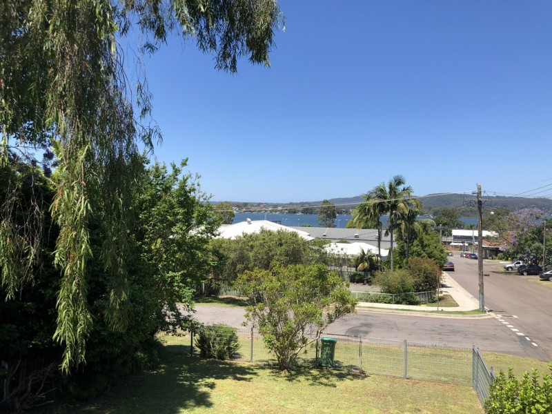 33a Nioka Avenue, Point Clare NSW 2250