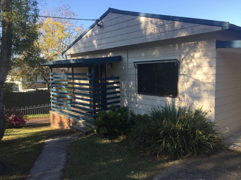 22 Nioka Ave, Point Clare NSW 2250