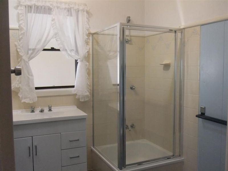 22 Nioka Ave, Point Clare NSW 2250