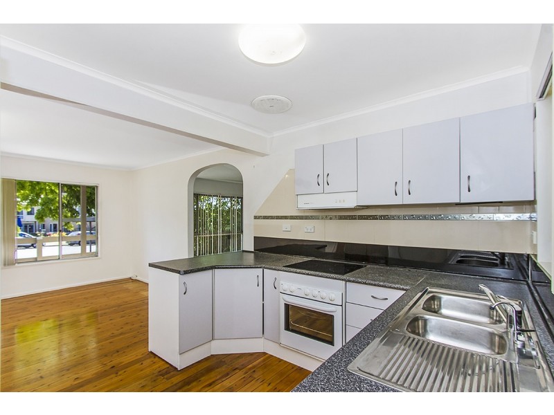 2 Koolinda Ave, Point Clare NSW 2250