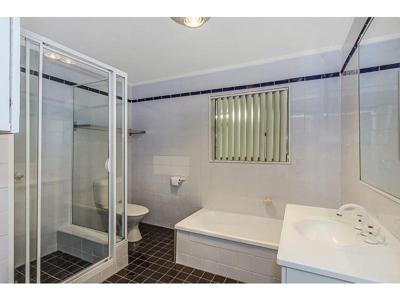 2 Koolinda Ave, Point Clare NSW 2250