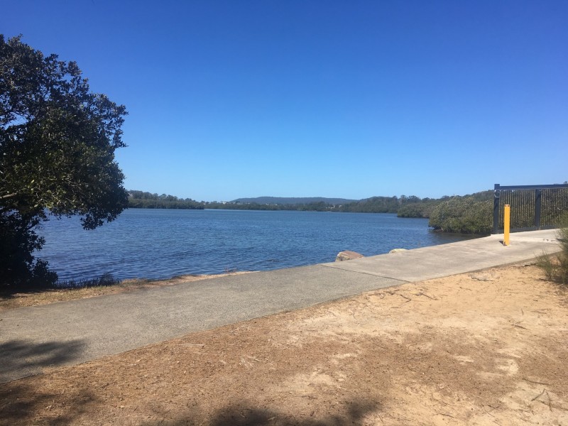 2 Koolinda Ave, Point Clare NSW 2250