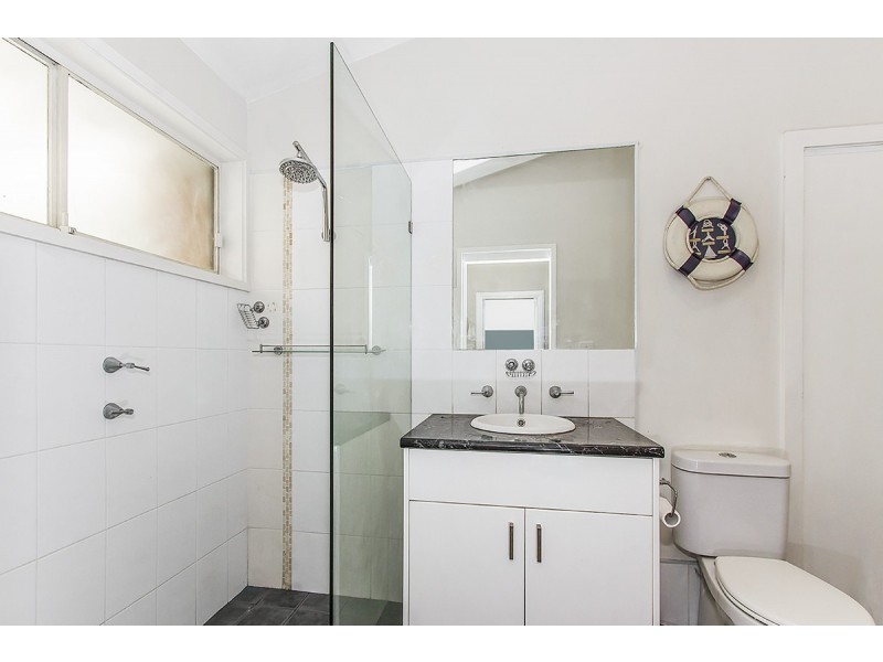 2/156a Brisbane Water Drive, Point Clare NSW 2250