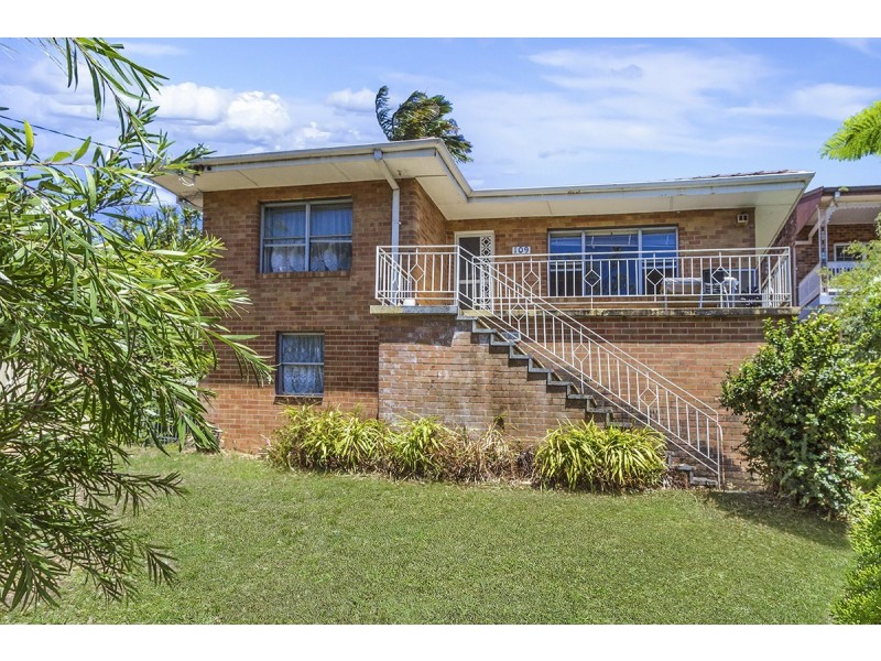 109 Brisbane Water Dr (Entry via Penang St), Point Clare NSW 2250