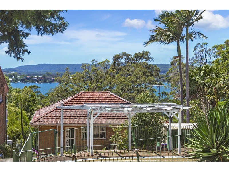 109 Brisbane Water Dr (Entry via Penang St), Point Clare NSW 2250