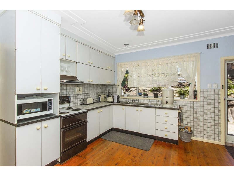 109 Brisbane Water Dr (Entry via Penang St), Point Clare NSW 2250