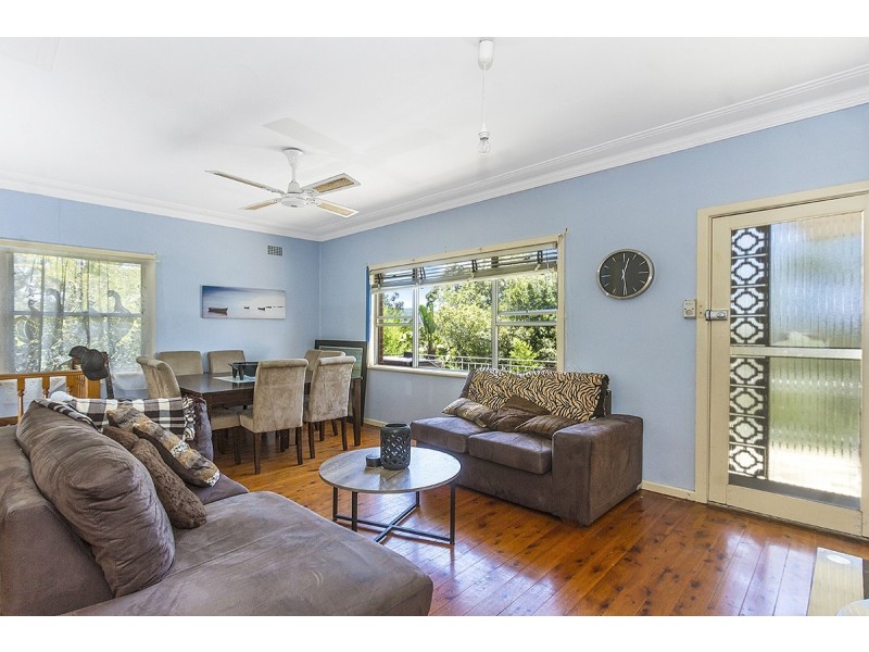 109 Brisbane Water Dr (Entry via Penang St), Point Clare NSW 2250