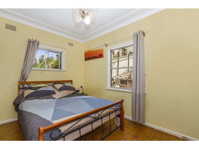 109 Brisbane Water Dr (Entry via Penang St), Point Clare NSW 2250