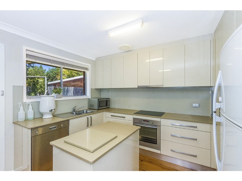 16 Sunnyside Avenue, Point Clare NSW 2250