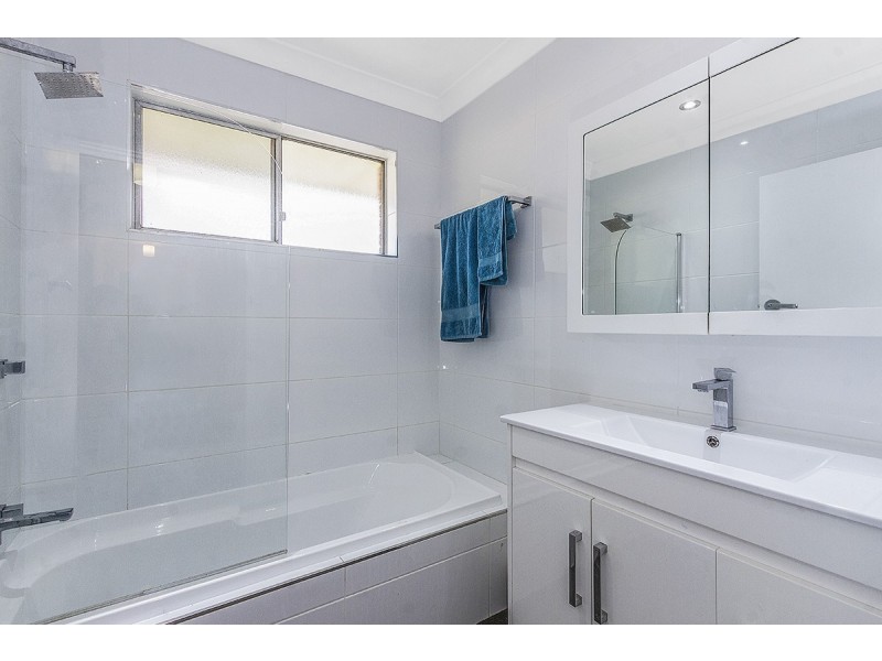 16 Sunnyside Avenue, Point Clare NSW 2250