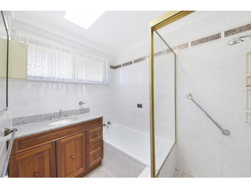 69 Wendy Drive, Point Clare NSW 2250