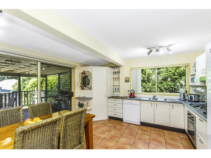 18 Grace Avenue, Point Clare NSW 2250