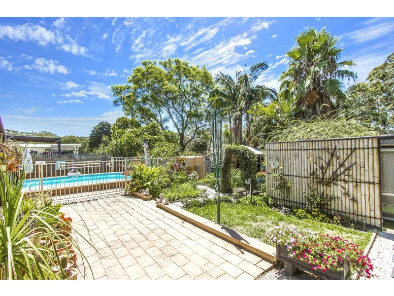 18 Grace Avenue, Point Clare NSW 2250
