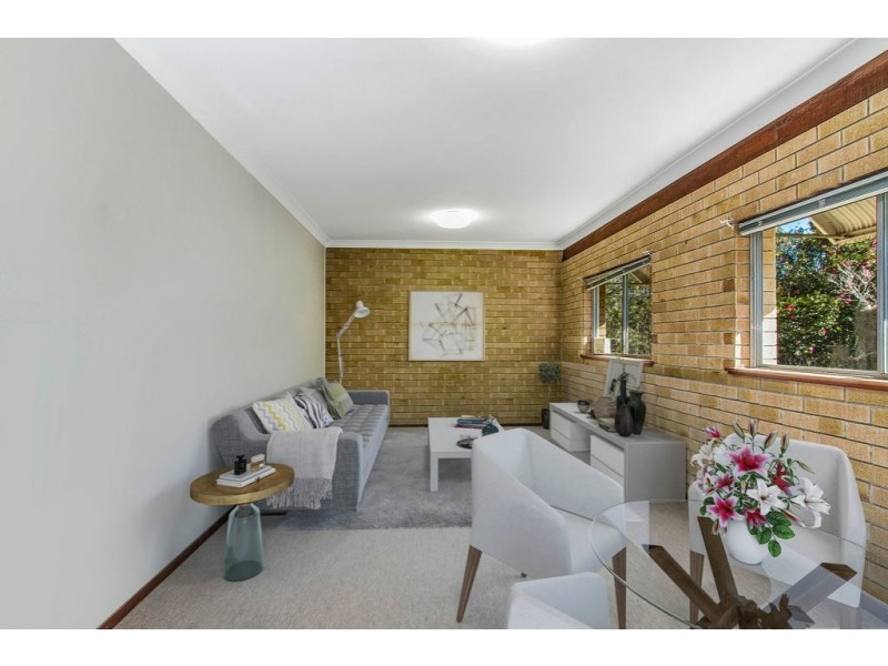 16 Priestley Parade, Point Clare NSW 2250