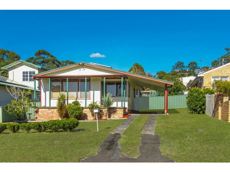4 Welwyn Grove, Point Clare NSW 2250
