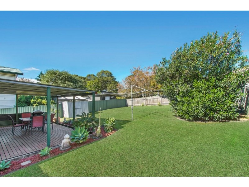 4 Welwyn Grove, Point Clare NSW 2250