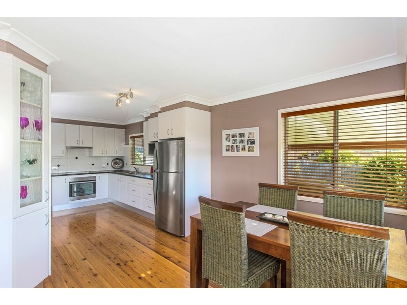 4 Welwyn Grove, Point Clare NSW 2250