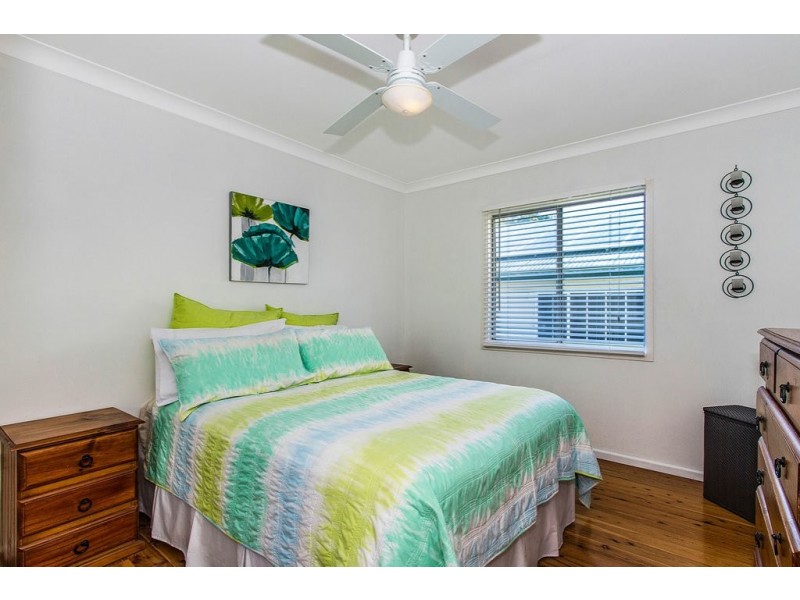 4 Welwyn Grove, Point Clare NSW 2250