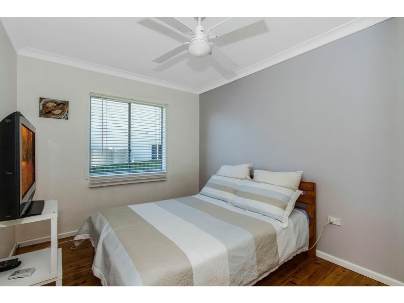 4 Welwyn Grove, Point Clare NSW 2250