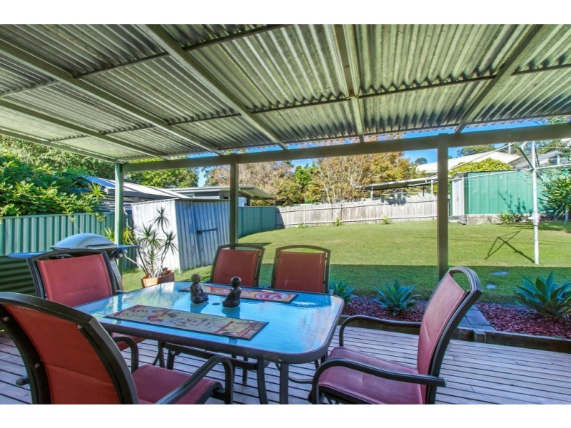 4 Welwyn Grove, Point Clare NSW 2250