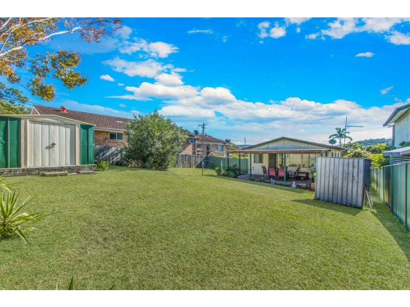 4 Welwyn Grove, Point Clare NSW 2250