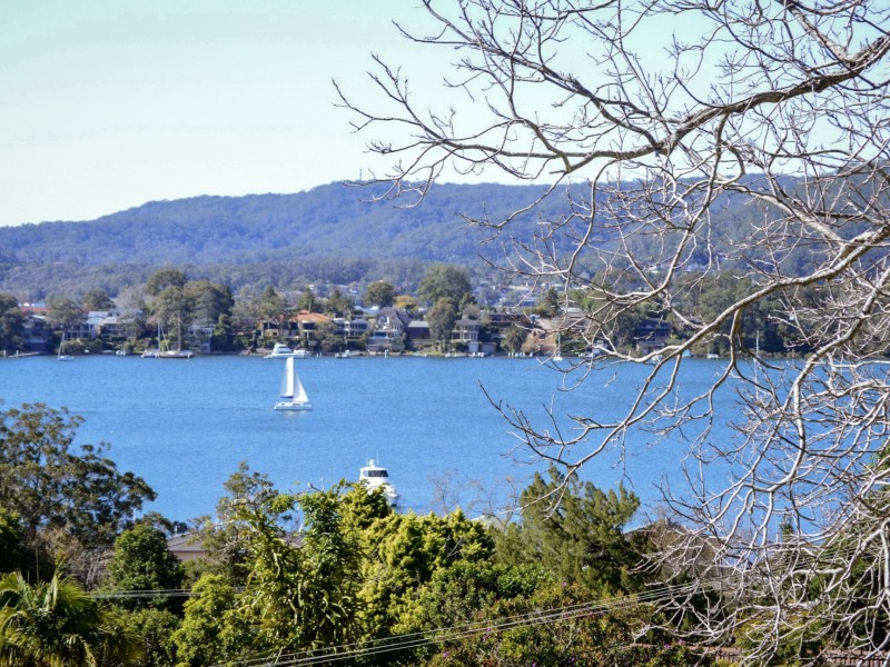 37a Nioka Avenue, Point Clare NSW 2250