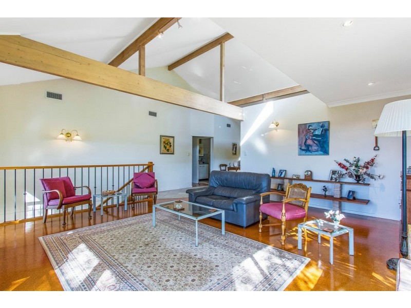 37a Nioka Avenue, Point Clare NSW 2250