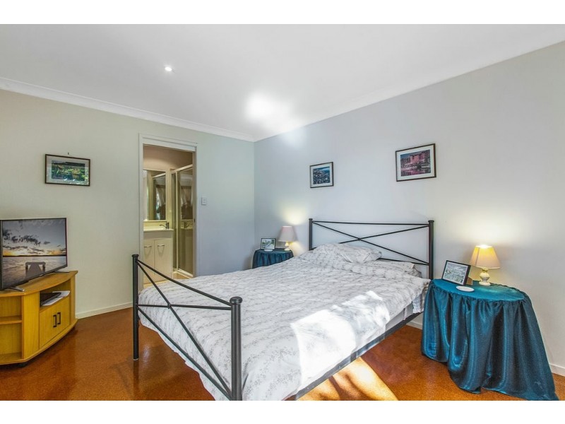 37a Nioka Avenue, Point Clare NSW 2250