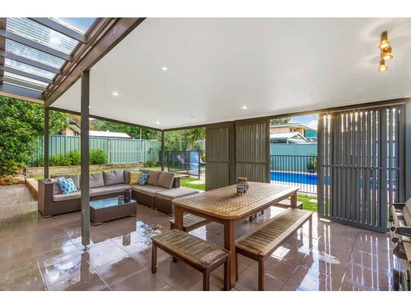 6 Waterside Close, Point Clare NSW 2250