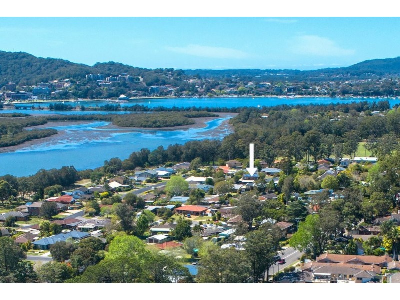 6 Waterside Close, Point Clare NSW 2250