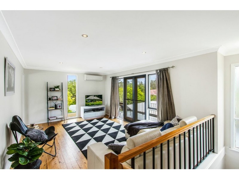 6 Waterside Close, Point Clare NSW 2250