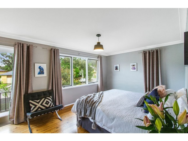 6 Waterside Close, Point Clare NSW 2250