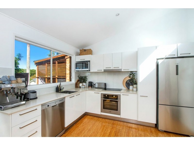 2/156a Brisbane Water Drive, Point Clare NSW 2250