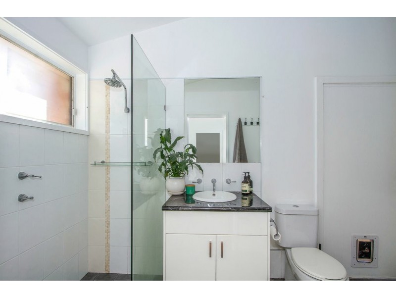 2/156a Brisbane Water Drive, Point Clare NSW 2250