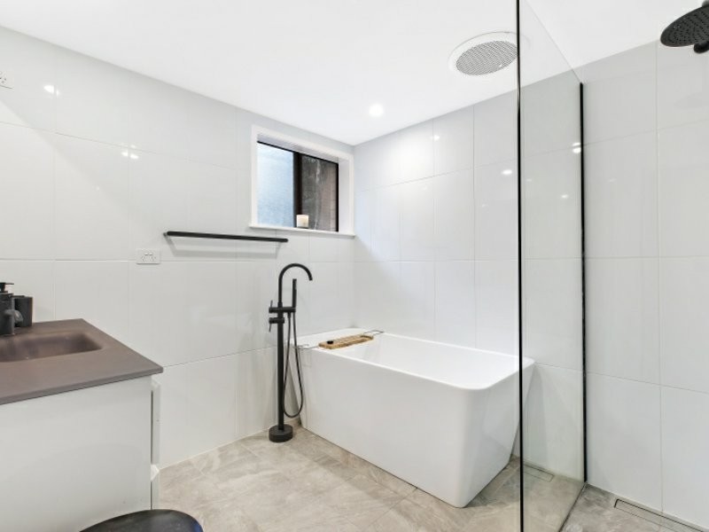 30 Penang Street, Point Clare NSW 2250